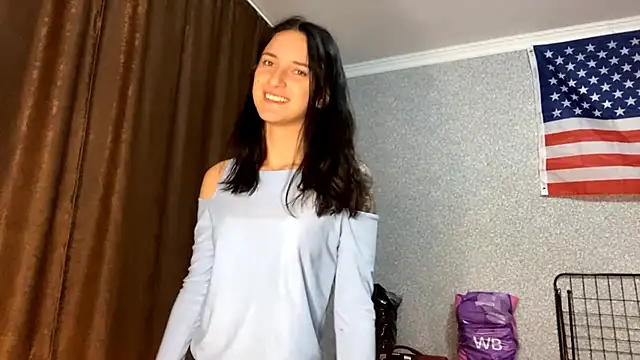 TifanyRawi online show from October 1, 2025, 9:40 pm