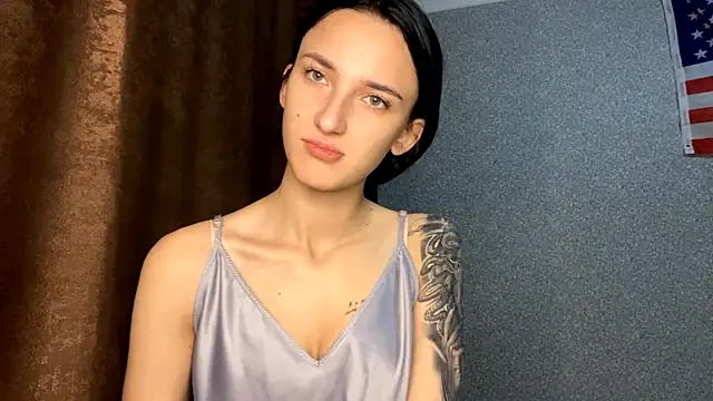 TifanyRawi online show from September 28, 2025, 9:22 pm