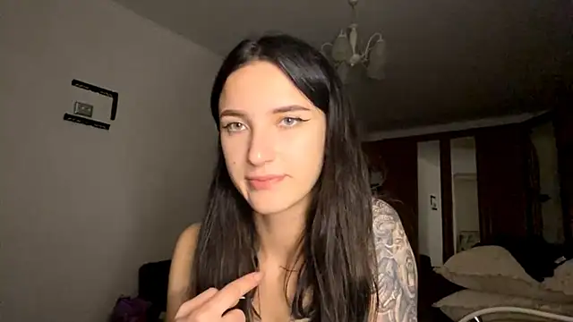 TifanyRawi online show from October 3, 2025, 9:38 pm