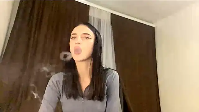 TifanyRawi online show from October 7, 2025, 8:32 pm