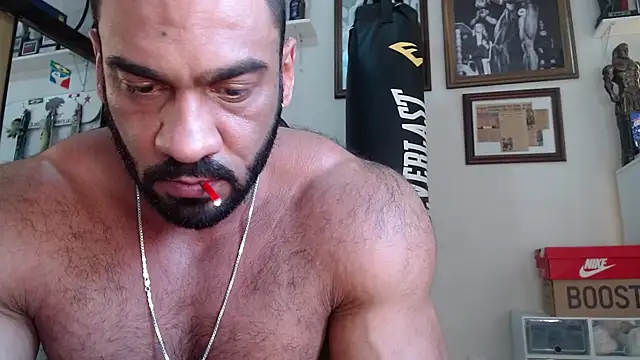 Snapshot of henryhadesflirt chatting on April 5, 2026, 11:39 am henryhadesflirt online show from April 5, 2026, 11:39 am