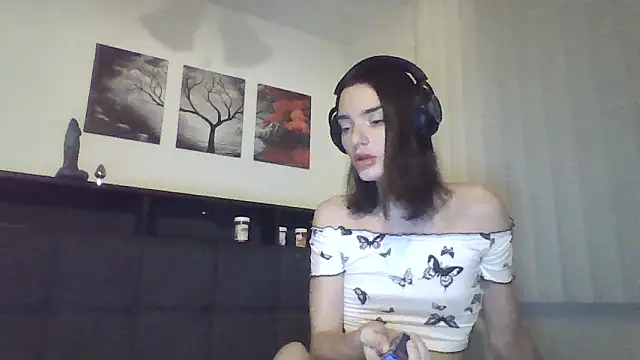 Snapshot of Luna_Samosienko chatting on October 9, 2025, 12:11 am Luna Samosienko online show from October 9, 2025, 12:11 am