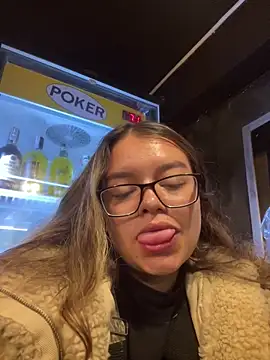 Aphrill online show from October 16, 2025, 4:21 am