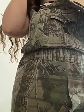 Aphrill online show from November 22, 2025, 8:40 pm