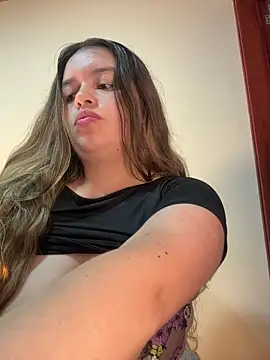 Aphrill online show from December 17, 2025, 8:25 pm