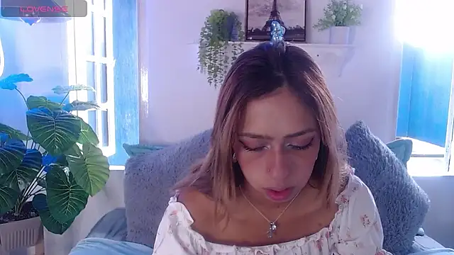 Jade  k online show from December 3, 2025, 1:43 pm