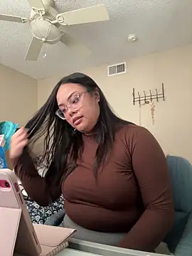 Snapshot of kiaradanielaxx chatting on February 10, 2026, 9:03 pm kiaradanielaxx online show from February 10, 2026, 9:03 pm