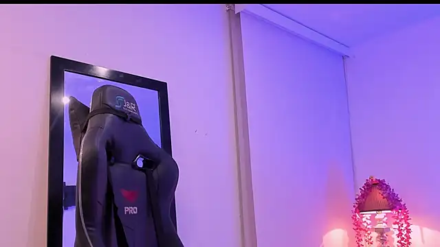 Snapshot of Rouse_Monroe chatting on September 24, 2025, 3:57 am Rouse Monroe online show from September 24, 2025, 3:57 am