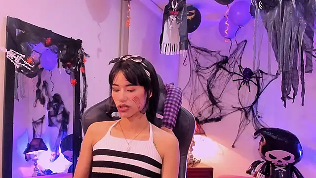 Snapshot of Rouse_Monroe chatting on October 10, 2025, 4:13 am Rouse Monroe online show from October 10, 2025, 4:13 am