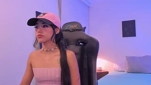 Snapshot of Rouse_Monroe chatting on November 10, 2025, 4:28 am Rouse Monroe online show from November 10, 2025, 4:28 am