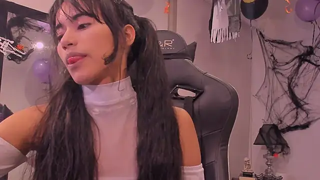 Snapshot of Rouse_Monroe chatting on October 15, 2025, 4:11 am Rouse Monroe online show from October 15, 2025, 4:11 am