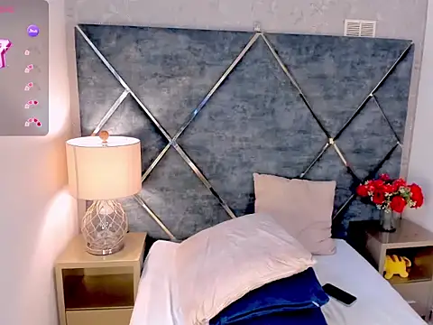 Ash Monroe online show from December 15, 2025, 2:12 pm