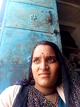 Pooja m online show from October 3, 2025, 7:54 am