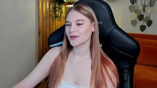 Snapshot of AriaWell chatting on November 14, 2025, 5:11 am AriaWell online show from November 14, 2025, 5:11 am