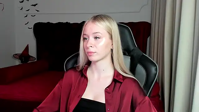 Snapshot of MiaGraces chatting on October 27, 2025, 6:42 pm MiaGraces online show from October 27, 2025, 6:42 pm