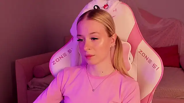 Snapshot of MiaGraces chatting on November 18, 2025, 5:16 pm MiaGraces online show from November 18, 2025, 5:16 pm