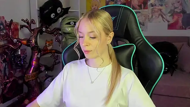 Snapshot of MiaGraces chatting on October 29, 2025, 6:18 pm MiaGraces online show from October 29, 2025, 6:18 pm