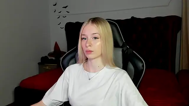 Snapshot of MiaGraces chatting on November 3, 2025, 5:16 pm MiaGraces online show from November 3, 2025, 5:16 pm