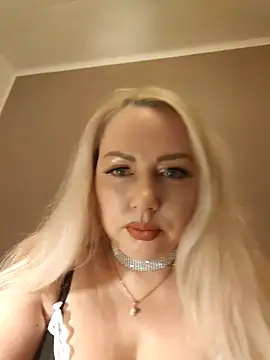 Snapshot of MarinaMargo chatting on November 10, 2025, 9:31 pm MarinaMargo online show from November 10, 2025, 9:31 pm