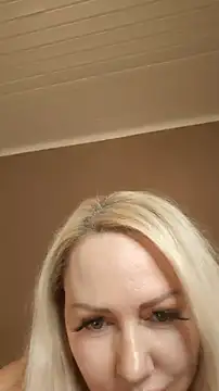 Snapshot of MarinaMargo chatting on November 18, 2025, 12:04 am MarinaMargo online show from November 18, 2025, 12:04 am