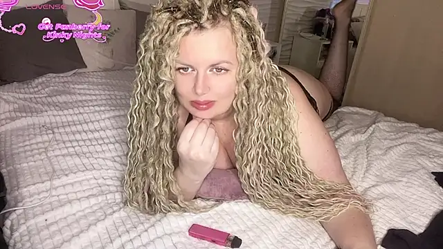 Snapshot of Nivika chatting on November 18, 2025, 10:24 pm Nivika online show from November 18, 2025, 10:24 pm