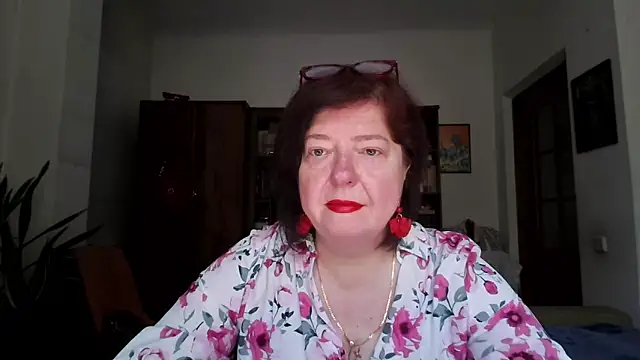 Snapshot of Violet_Pulse chatting on June 20, 2026, 7:24 am Violet Pulse online show from June 20, 2026, 7:24 am