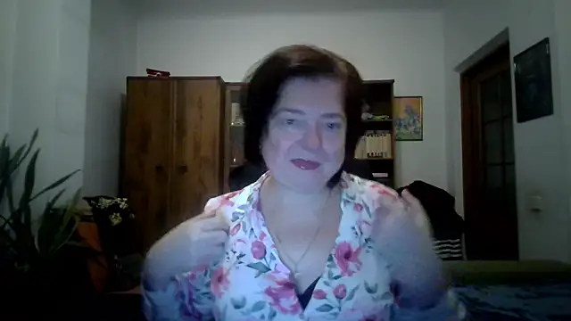 Snapshot of Violet_Pulse chatting on December 3, 2025, 2:16 pm Violet Pulse online show from December 3, 2025, 2:16 pm