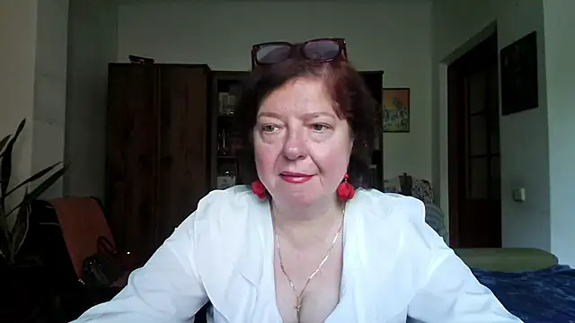 Snapshot of Violet_Pulse chatting on June 5, 2026, 10:32 am Violet Pulse online show from June 5, 2026, 10:32 am