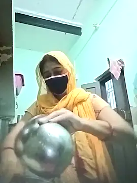 Snapshot of Cute-Charvii chatting on April 30, 2026, 12:06 am Cute-Charvii online show from April 30, 2026, 12:06 am