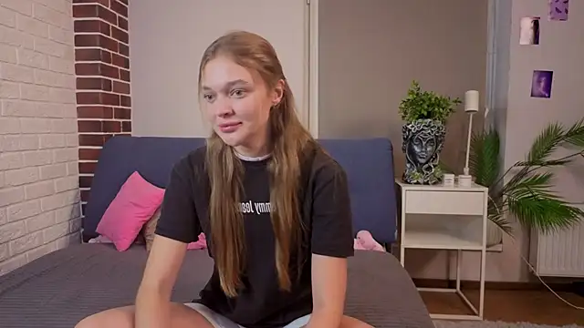 MarryLuz online show from October 19, 2025, 6:32 pm