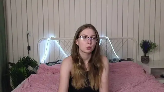 DaliaRadtke online show from October 8, 2025, 8:09 pm