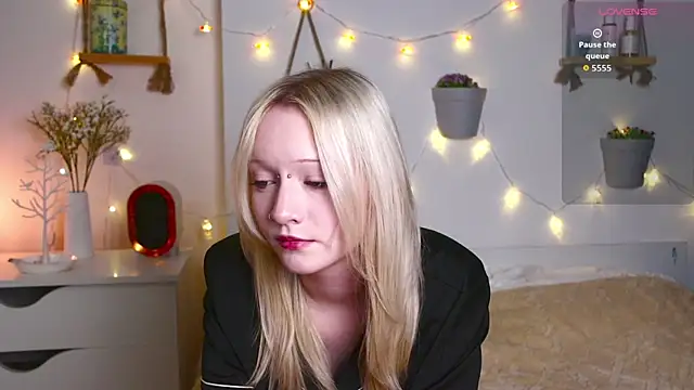 ArcticaRyder online show from September 28, 2025, 7:37 am