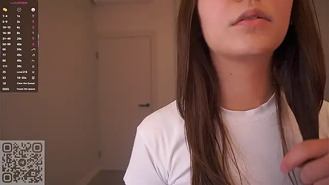 AdrianaCoenen online show from October 13, 2025, 6:42 pm