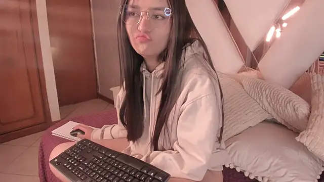 Snapshot of HaathorX chatting on October 15, 2025, 1:19 pm HaathorX online show from October 15, 2025, 1:19 pm