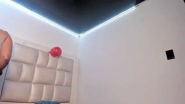 peyton  wat online show from July 17, 2026, 12:02 pm