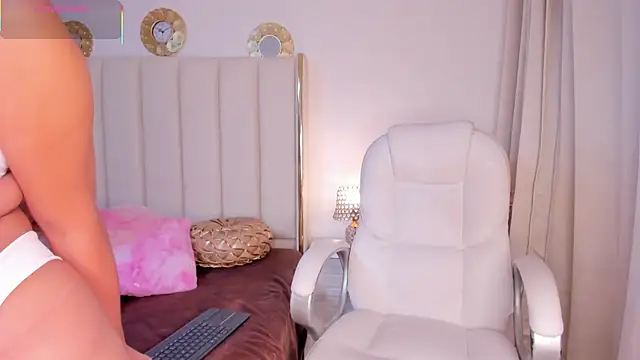 JadeBennett  online show from September 29, 2025, 3:24 am