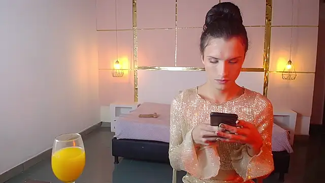 IsabelFernandez online show from October 10, 2025, 5:30 am