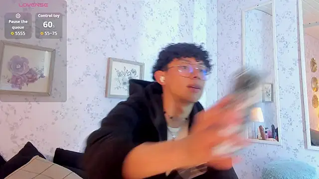 Snapshot of liam_twiink chatting on March 21, 2026, 7:18 pm liam twiink online show from March 21, 2026, 7:18 pm