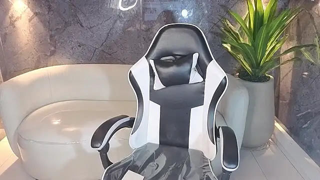 scarlett smith tp online show from October 31, 2025, 1:08 pm