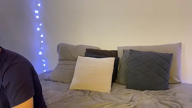 peterpancp online show from December 4, 2025, 2:10 am