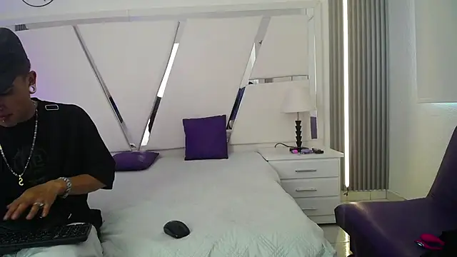 Snapshot of oblivionlove chatting on November 10, 2025, 7:41 pm oblivionlove online show from November 10, 2025, 7:41 pm