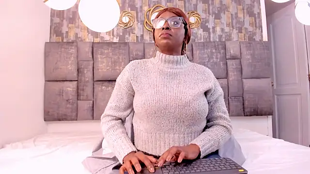 LolaJenkinss online show from October 9, 2025, 4:13 am