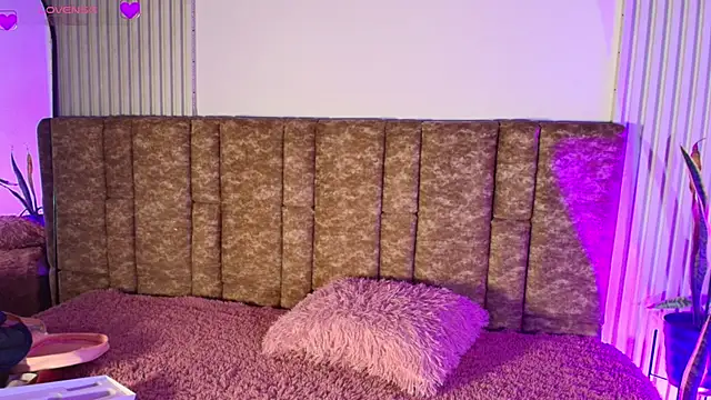 Snapshot of Missdionne_curly chatting on March 13, 2026, 11:26 am Missdionne curly online show from March 13, 2026, 11:26 am