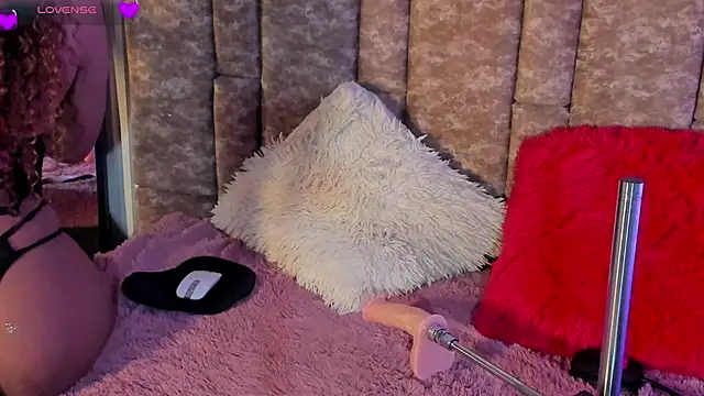 Missdionne curly online show from December 19, 2025, 12:07 pm