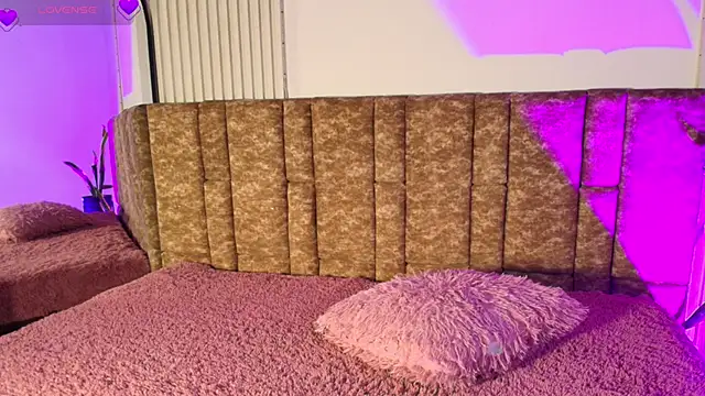 Snapshot of Missdionne_curly chatting on March 9, 2026, 11:25 am Missdionne curly online show from March 9, 2026, 11:25 am