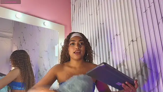 Missdionne curly online show from September 29, 2025, 11:27 am