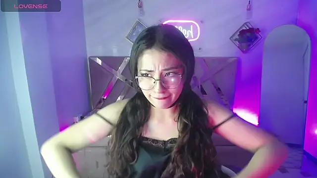 Chloe Brownn v online show from September 30, 2025, 8:59 pm