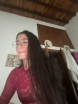 Snapshot of Julieta_Duque chatting on April 16, 2026, 2:56 am Julieta Duque online show from April 16, 2026, 2:56 am