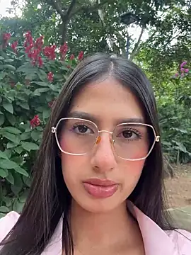 Snapshot of Julieta_Duque chatting on December 17, 2025, 7:41 pm Julieta Duque online show from December 17, 2025, 7:41 pm