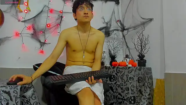 Snapshot of Amun_obsidian chatting on October 31, 2025, 12:46 pm Amun obsidian online show from October 31, 2025, 12:46 pm